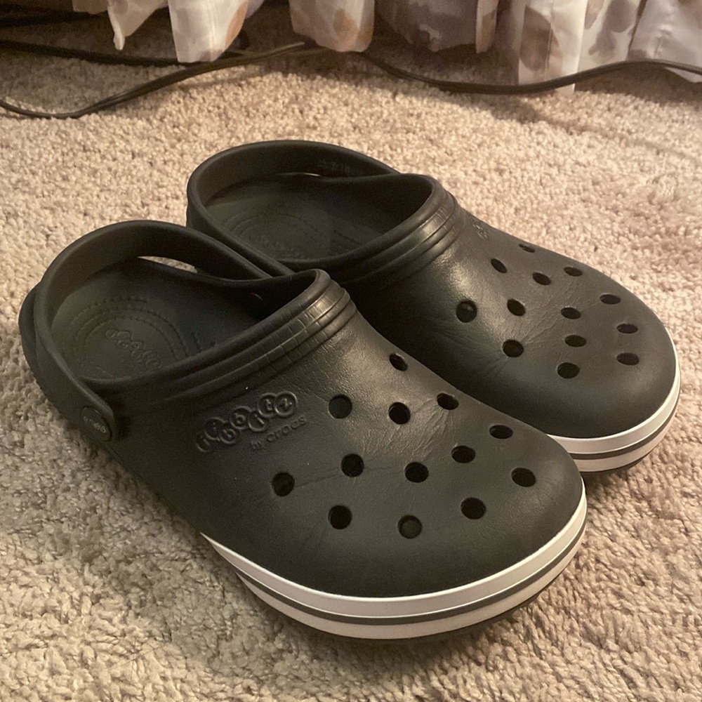 Jibbitz by Crocs black and white clogs unisex size 7M/9W